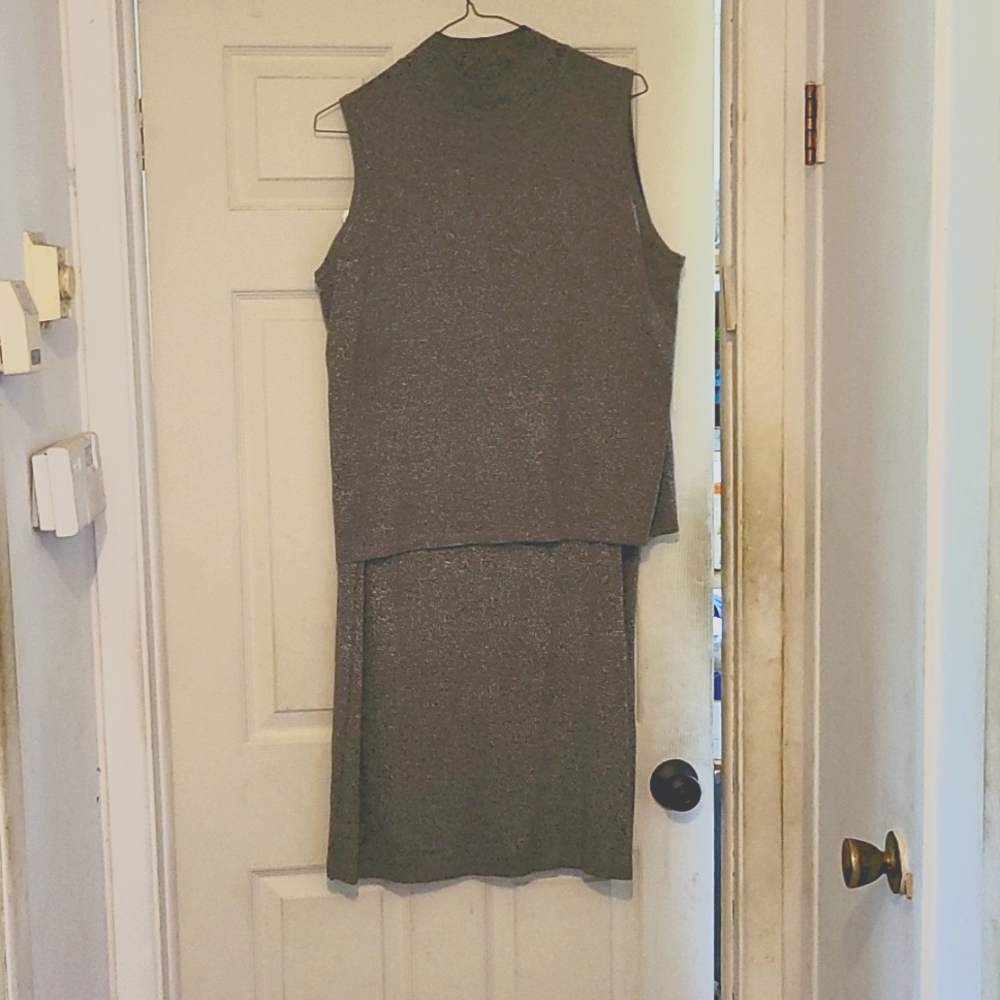 Dress Barn Woman, skirt and shell, 14/16 gray